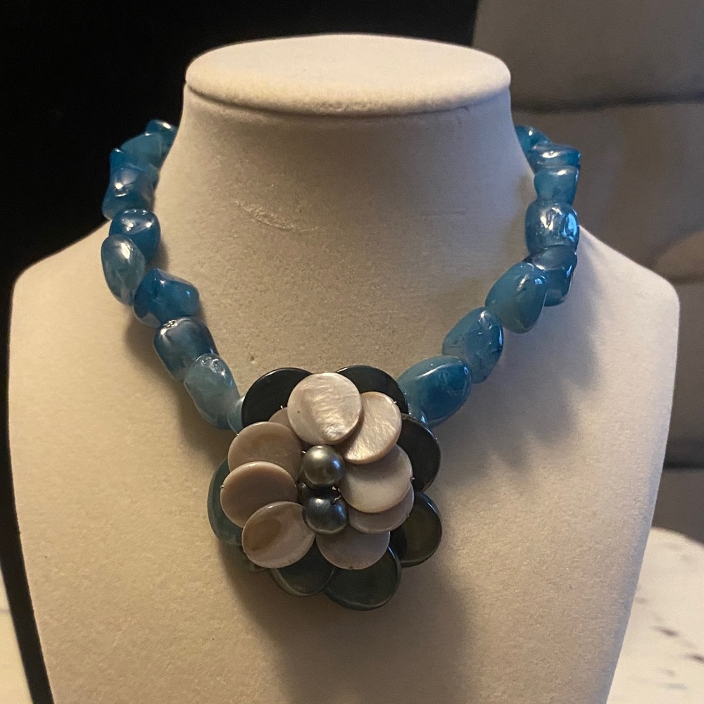 Aquamarine Stone Choker Necklace with Floral Shell Pendant